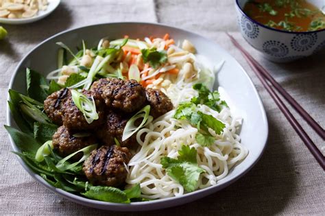  ブンチャァオ！ベトナム・イエンベイの爽やかな香りと旨みが凝縮されたフォーに代わる麺料理