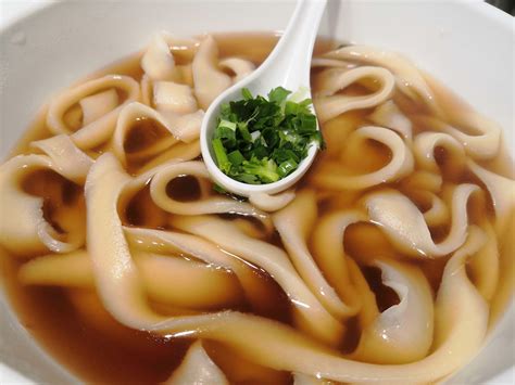  大同の刀削麺: 旨味あふれるスープとモチモチ食感の麺のコラボレーションは絶品！