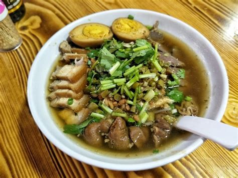   Ganzhou の 米粉 は、とろけるような滑らかさと、芳醇な肉の旨味が織りなす至高の一皿！