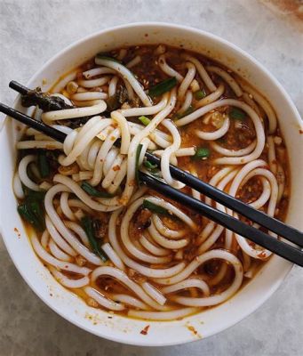   クンミン粉: 芳醇なスープと弾力のある麺が織りなす、 Chongzuo の味覚冒険！