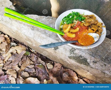   油泼面は、シズル感あふれる香ばしさで食欲をそそる、麺類の王道！