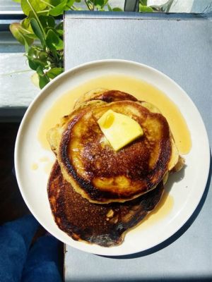  Yingkou 酸菜大饼: こんがりと焼き上げられた薄皮と、ジューシーな酸菜のハーモニーはまさに絶品！